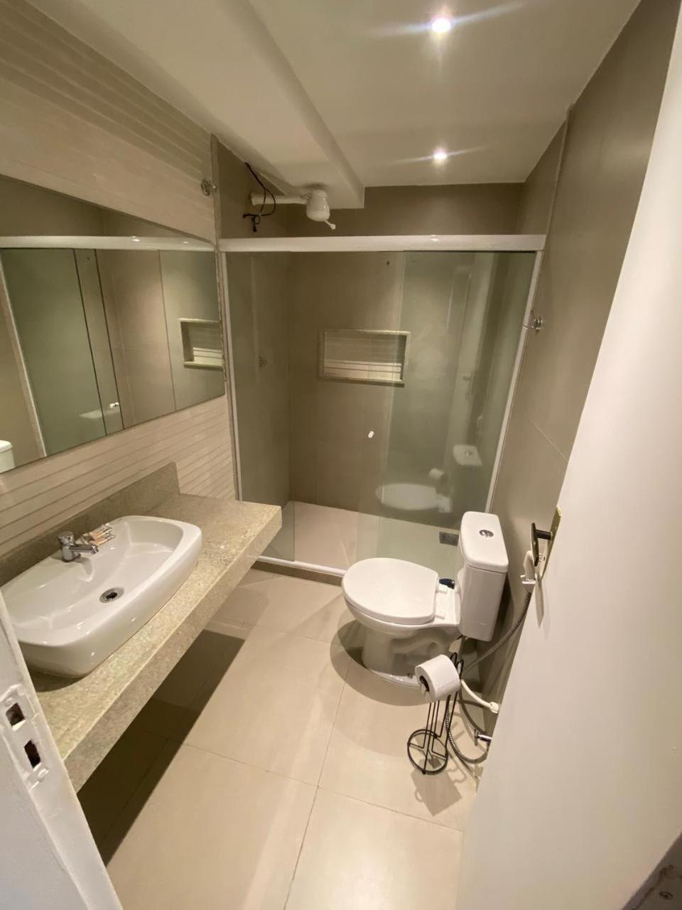 Quarto Deluxe (2 Adultos + 1 Criança)
